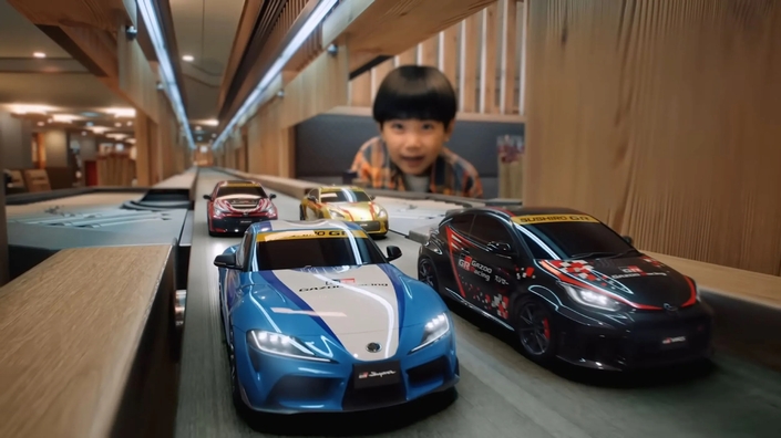 Toyota mélange voitures de sport et sushis dans une collection improbable