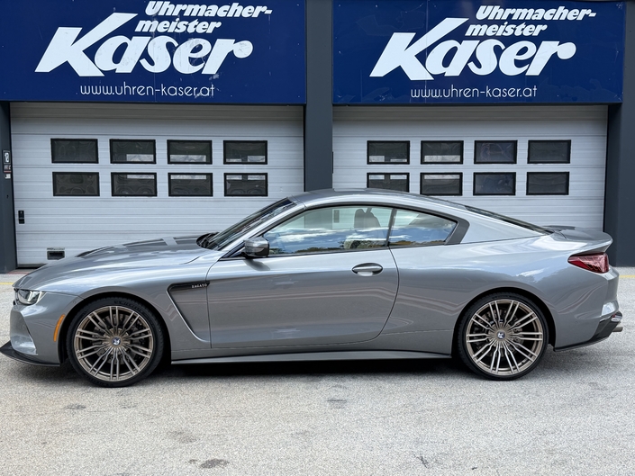 Le profil de la Zagato paraît élégant en comparaison d’une BMW M4, même si les ailes arrière lui donnent une allure musclée.