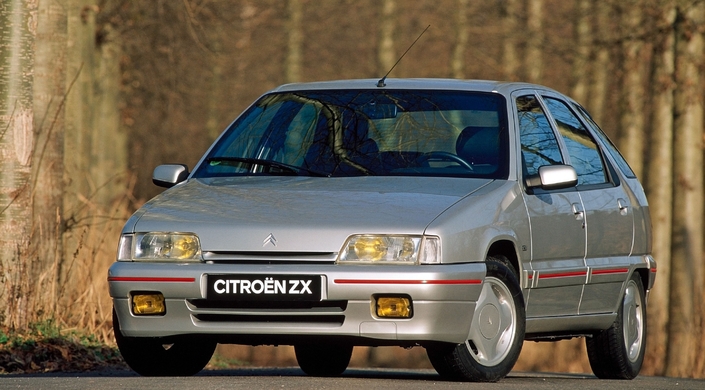 Banale de lignes, la Citroën ZX Volcane, ici en 1991, cache un châssis exceptionnel, et un moteur 130 ch plutôt performant.