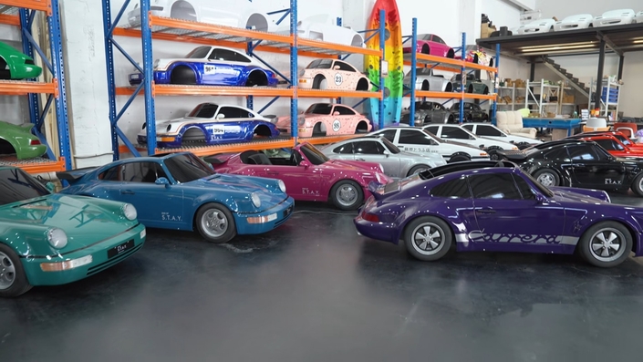 Ces Porsche miniatures de 75 ch atteignent jusqu'à 120 km/h