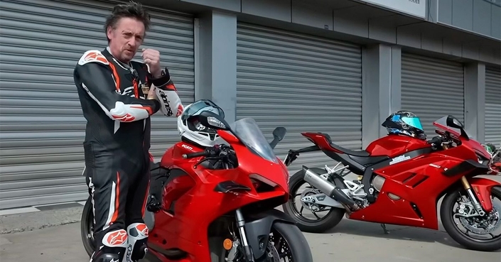 Richard Hammond teste la ZX Moto 820RR face à une Ducati Panigale V2… et sort « stupéfait »