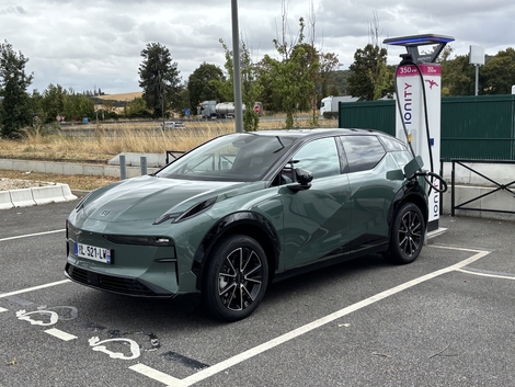 Le Zeekr X est l’un des rares SUV 400 volts à proposer une puissance de recharge DC aussi élevée.