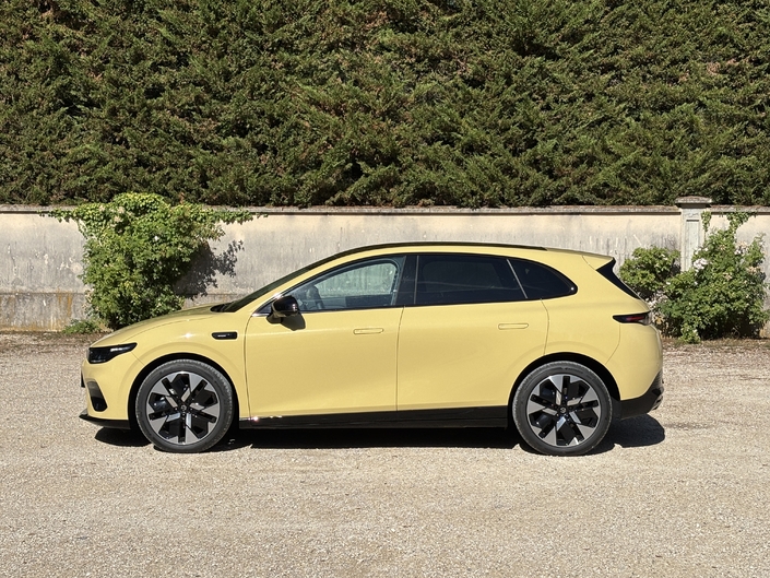Leapmotor arrive sur le segment des compactes électriques avec sa B05 vendue au prix d’une citadine