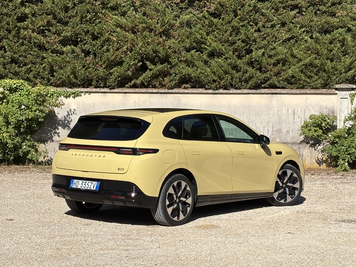 Leapmotor arrive sur le segment des compactes électriques avec sa B05 vendue au prix d’une citadine