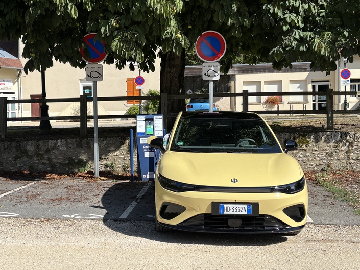 Leapmotor arrive sur le segment des compactes électriques avec sa B05 vendue au prix d’une citadine