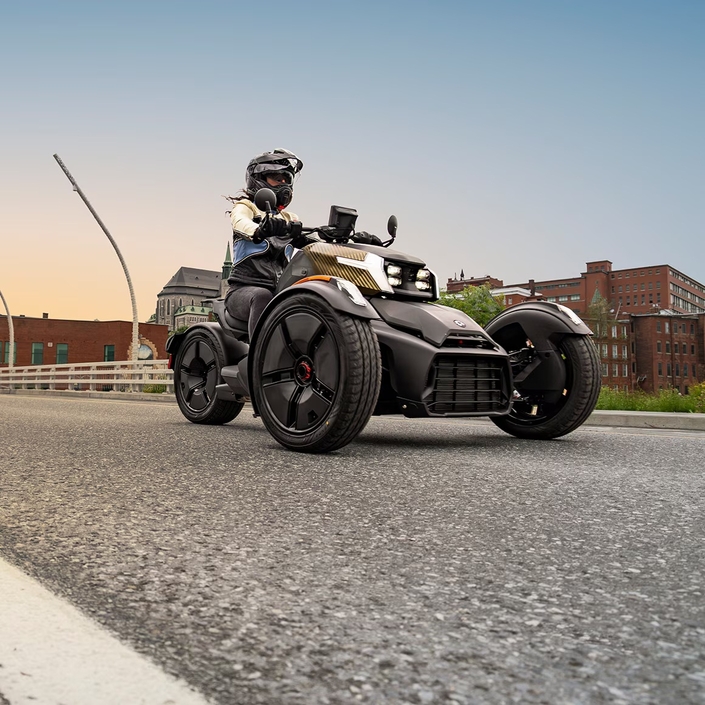 Can-Am repense sa gamme de motos trois-roues pour 2027 : confort, technologie et nouveau bloc-moteur !