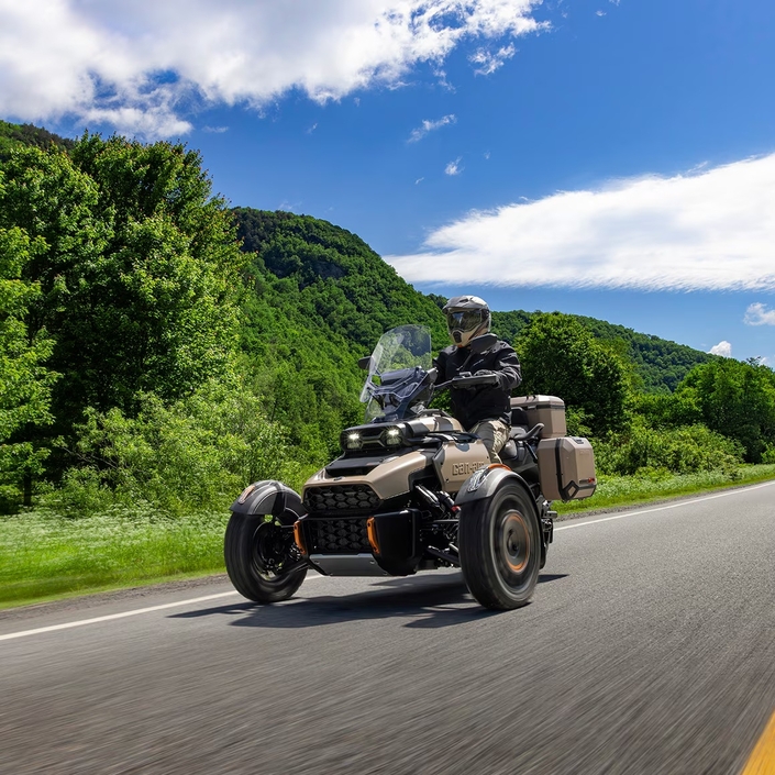Can-Am repense sa gamme de motos trois-roues pour 2027 : confort, technologie et nouveau bloc-moteur !