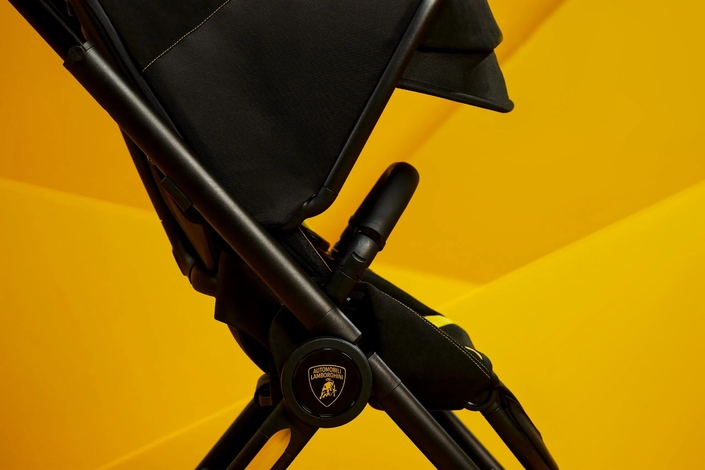 Seuls 500 exemplaires de cette poussette Lamborghini seront produits