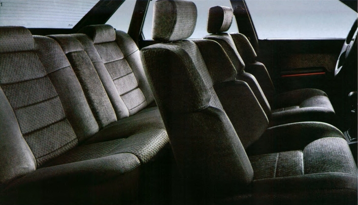 Belle habitabilité et sièges fort confortables pour la R21 Turbo, finie, hélas, de façon au moins aussi légère que la BX. Ici en 1987.