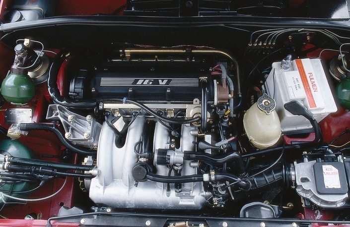 Doté de poussoirs hydrauliques qui simplifient l'entretien, le moteur de la Citroën BX 16 Soupapes est très, très costaud si respecté.