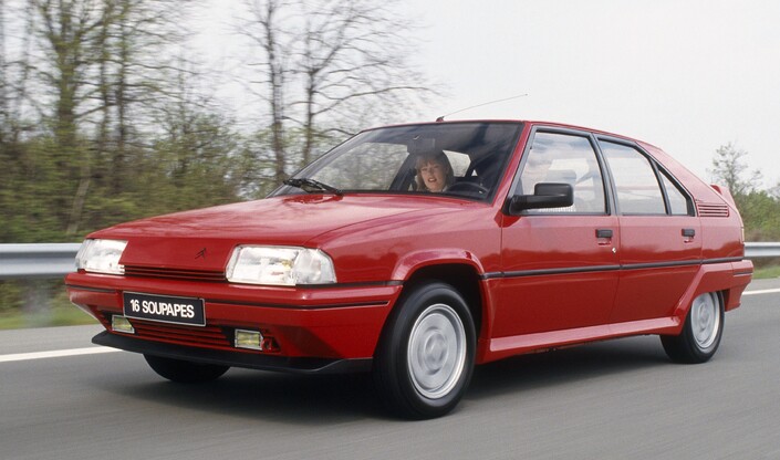 La Citroën BX GTI 16 Soupapes séduit par la vivacité de son moteur très réussi. Dommage que le châssis n'ait pas été suffisamment affûté cela dit...