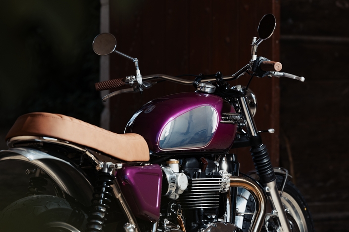 Triumph Bonneville T120 : un préparateur français signe une nouvelle déclinaison couleur Bentley !