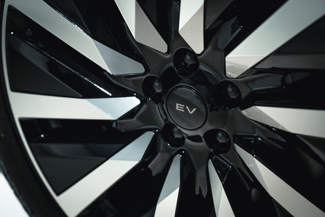 Cela ne se voit pas, mais il s’agit bien du Range Rover Electric