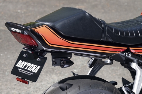 Ligne Moriwaki, peinture pailletée et queue de canard : la nouvelle Honda CB1000F sublimée par Daytona