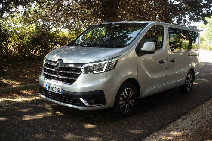 Le Renault Trafic Escapade est-il un van minimaliste ou un monospace à la défiscalisation maximaliste ?