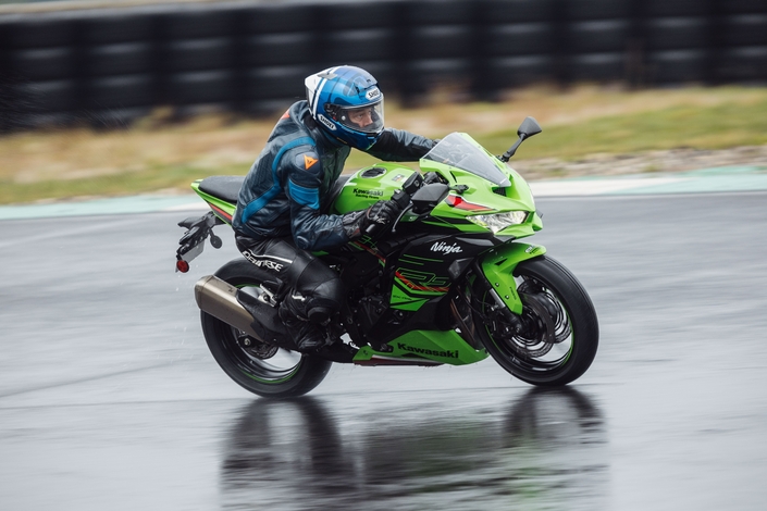 Le Code de la route, un cadre, pas une recette de survie : ce que tout motard doit savoir