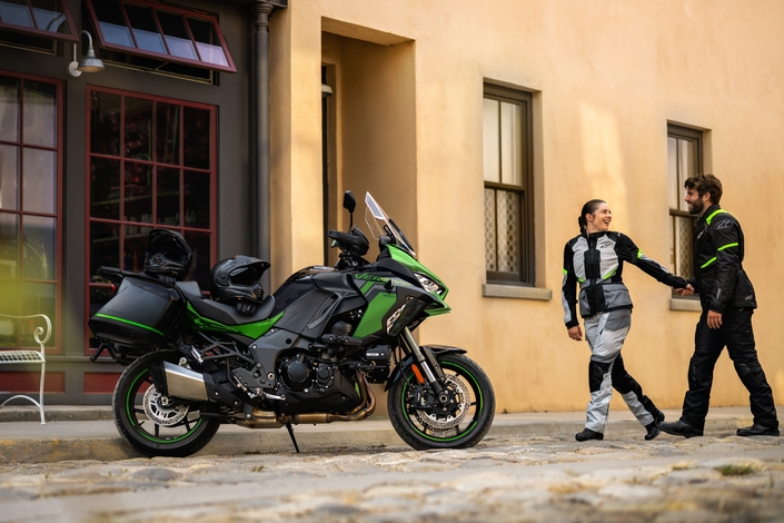 Les Kawasaki Versys 1100 et Ninja 1100SX poursuivent leur route en 2027