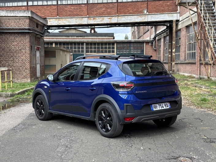 La motorisation TCe 110 est réservée à la version Stepway, la Sandero "berline" se contente de l'ancien TCe 100.