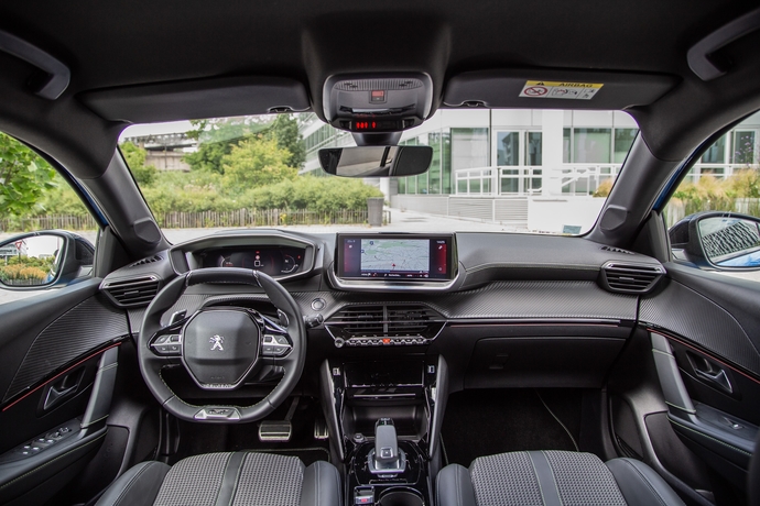 Peugeot 8 Puretech 130 Vs Renault Clio Tce 130 Match De La Derniere Chance Salon De L Auto Caradisiac