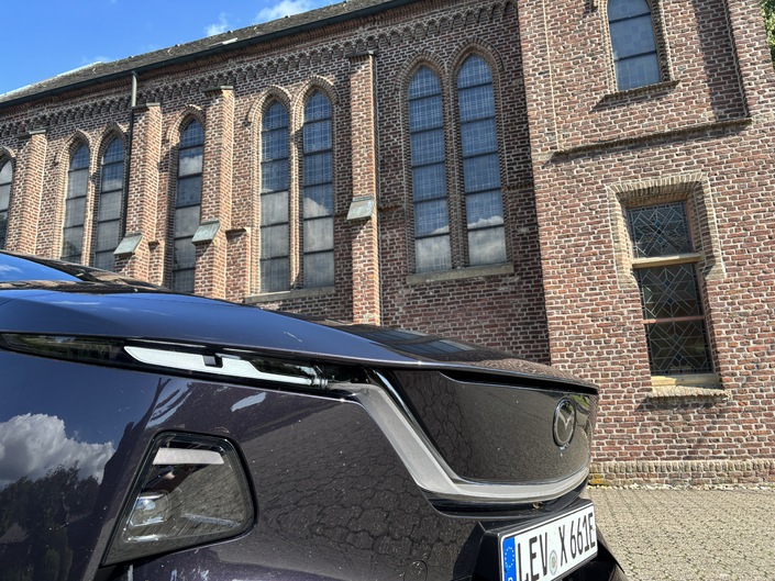 Mazda CX-6e : un SUV électrique digne d’un Tesla Model Y ?