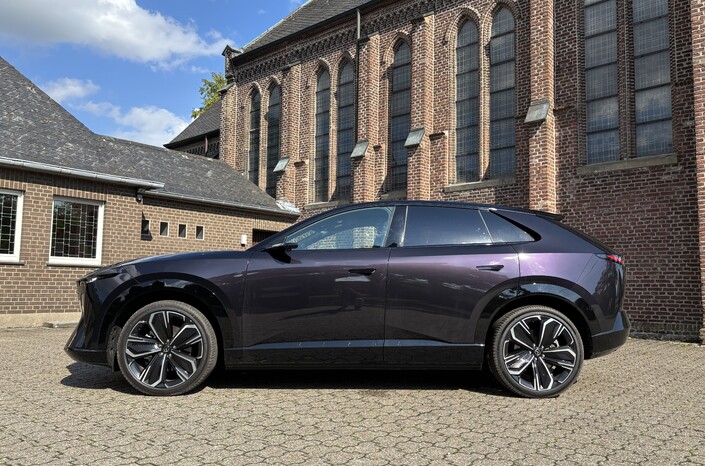Mazda CX-6e : un SUV électrique digne d’un Tesla Model Y ?