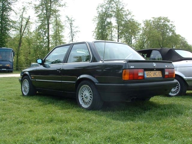Une BMW immatriculée AMG… avouez que cela rendait cette 325is E30 encore plus attachante.