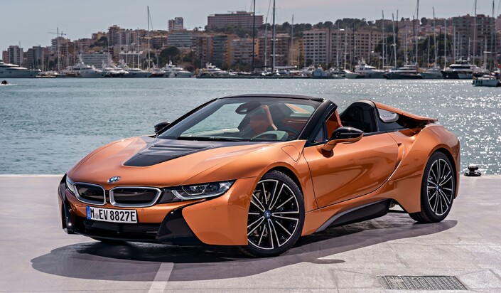 2018 voit l'arrivée de la très attendue BMW i8 Roadster, qui représentera vite la grande majorité des ventes.