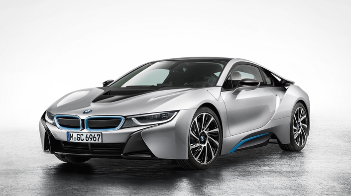 A sa sortie fin 2013, la BMW i8 laisse pantois par sa ligne, mais sa technologie et sa définition ne sont pas tristes non plus !