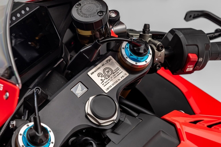 Honda CBR1000RR-R Fireblade SP McGuinness 30th Anniversary : seulement 15 motos vendues à prix d’or