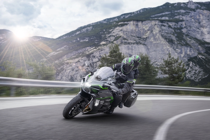 Kawasaki H2 2027 : roadsters et routières suralimentés s’offrent de nouvelles livrées !