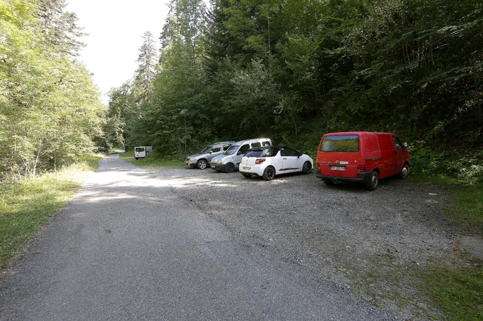 Le parking du Martinet, en haut de la Route forestière domaniale de la Combe d'Ire. C'est ici que la famille britannique, ainsi qu'un cycliste français habitant les environs, s'étaient arrêtés dans l'après-midi du 5 septembre 2012 - Crédit Maxppp