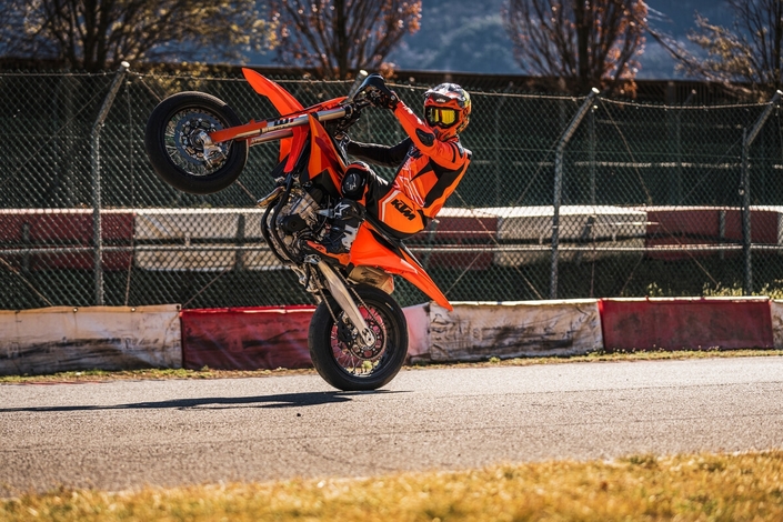 Fourche WP à cartouche fermée et garantie étendue : la KTM 450 SMR 2027 passe un cap !