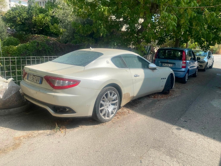 Même dans cet état, la Maserati Granturismo se montre impressionnante.