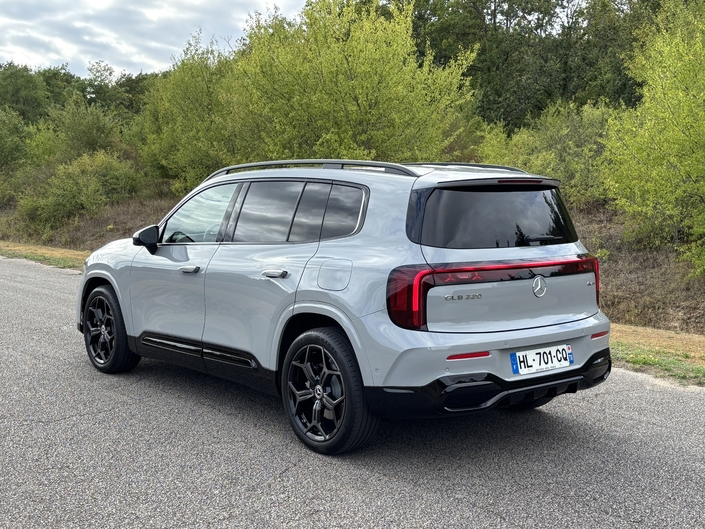 La motorisation 220 apporte une plus-value avec la version 4Matic grâce à sa puissance et son couple plus élevés. En version 2 roues motrices, le GLB 200 fait très bien l’affaire.