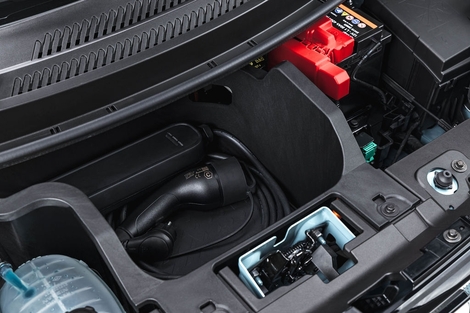 La Spring propose un frunk de 18 litres, indisponible sur la Twingo.