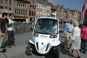 La police de Tournai patrouille en GEM e2 électriques !