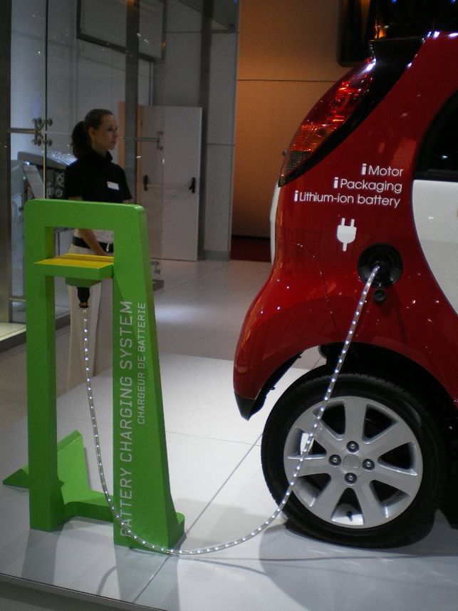 Avec la Mitsubishi i MiEV électrique, le courant passe !