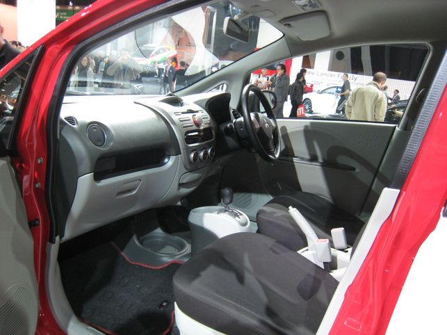 Avec la Mitsubishi i MiEV électrique, le courant passe !