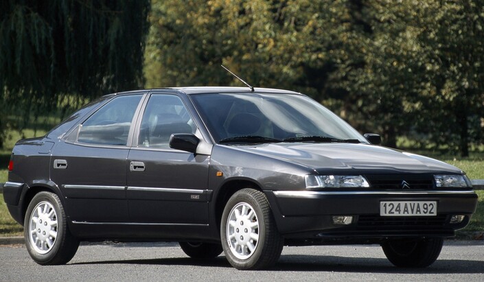 La Citroën Xantia V6 sort début 1997, avant le restylage donc. Ici, on la voit en finition Exclusive, plus luxueuse que l'Activa.