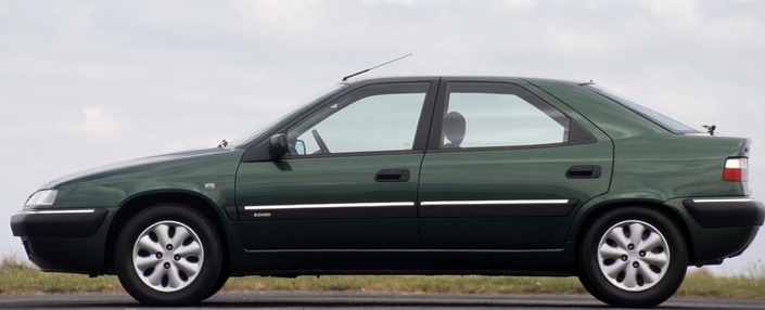 La ligne de la Citroën Xantia se signale par sa grande finesse (merci Bertone) et, très tendue, ne cède pas à la mode du bio-design. Ici en 1998.