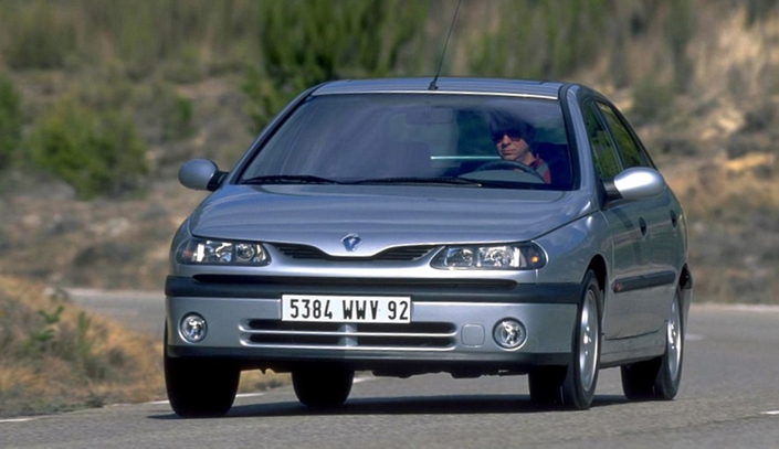 Plus performante que la Xantia, la Laguna V6 est aussi plus agile, mais elle reste un petit cran en-dessous côté sécurité active.