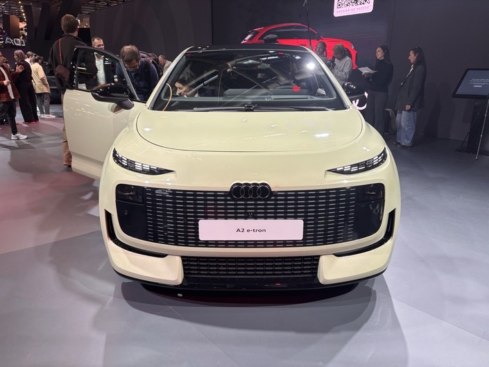 L’A2 est l’une des stars du prochain Mondial de l’automobile, du 12 au 18 octobre, et ses premières livraisons interviendront en décembre.