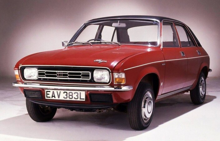 Symbole de la décadence de l'automobile anglaise, l'Austin Allegro de 1973, au design improbable et à la fiabilité calamiteuse.
