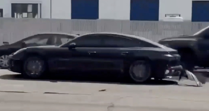 Il décroche sa Porsche d’une dépanneuse en écrasant l’accélérateur