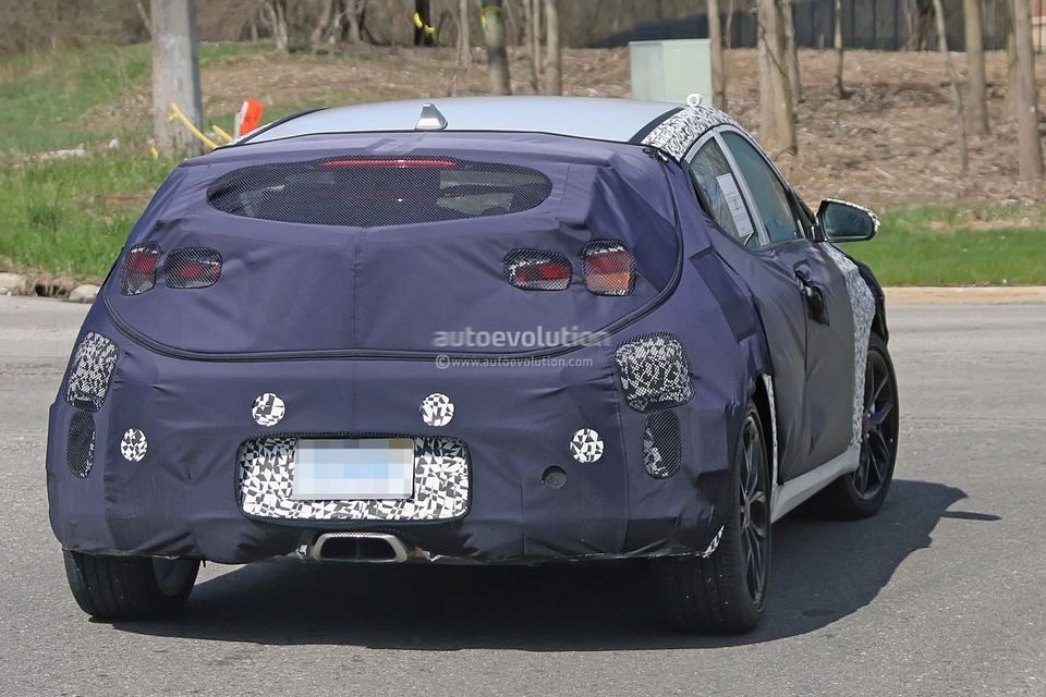 Scoop le prochain Hyundai Veloster en balade
