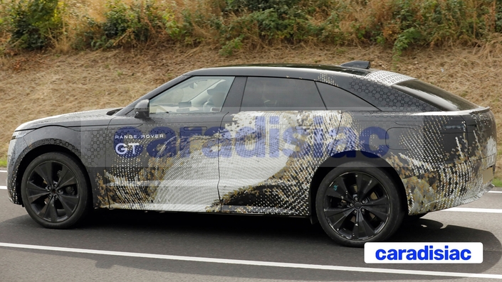 Sur route ouverte, le futur Range Rover GT poursuit ses essais. Ceux-ci pourraient durer longtemps avant que le modèle soit prêt à être commercialisé.
