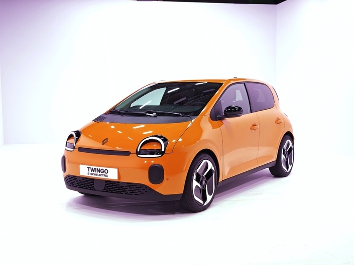 RENAULT TWINGO E-TECH ÉLECTRIQUE 80CH : l’offre en location longue durée à partir de 110 € par mois du 1er au 30 septembre 2026 • location longue durée (LLD) 37 mois • 1er loyer majoré de 2 000 € après déduction de la prime Coup de Pouce de 6 180 €