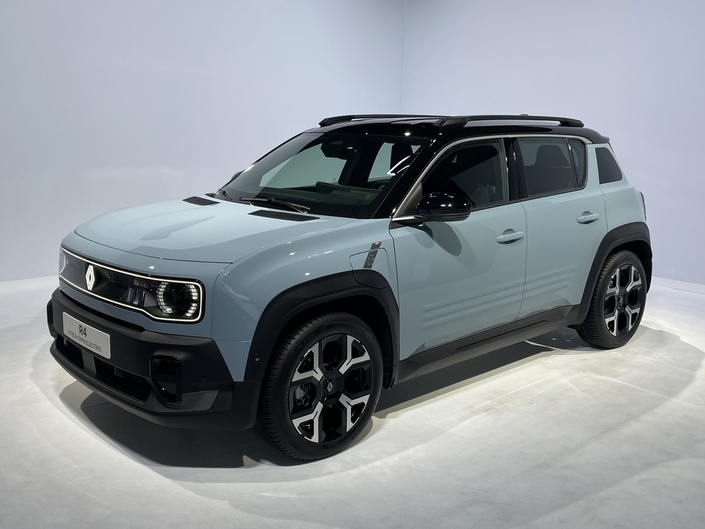 RENAULT 4 E-TECH ÉLECTRIQUE 120 CH : l’offre en location longue durée à partir de 180 € par mois du 1er au 30 septembre 2026 • location longue durée 37 mois • 1er loyer majoré de 3 100 € après déduction de la prime Coup de Pouce de 6 180 € • 2 mois de loyers offerts