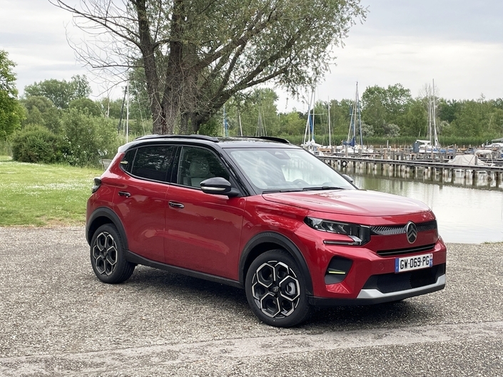 Citroën ë-C3 essence : 1er loyer 2 500,00 €, 48 loyers 141,35 €, Durée 49 Mois, Kilométrage Annuel 10 000 kmCitroën ë-C3 électrique 205 kms d'autonomie : 1er loyer 7 300,00 €, 36 loyers 105,06 €, Durée 37 Mois, Kilométrage Annuel 10 000kmCitroën ë-C3 électrique 311 kms d'autonomie : 1er loyer 7 300,00 €, 36 loyers 183,31 €, Durée 37 Mois, Kilométrage Annuel 10 000km