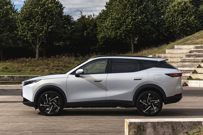 Long de 4, 66 m, l’Omoda 7 vient challenger des SUV comme le Peugeot 3008 ou le Renault Austral.